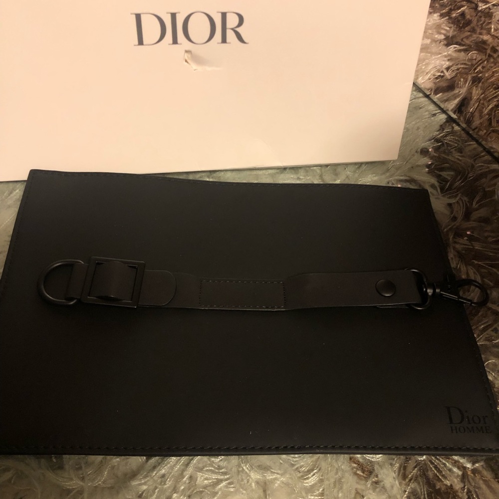 Dior couch - Picture 3 of 9